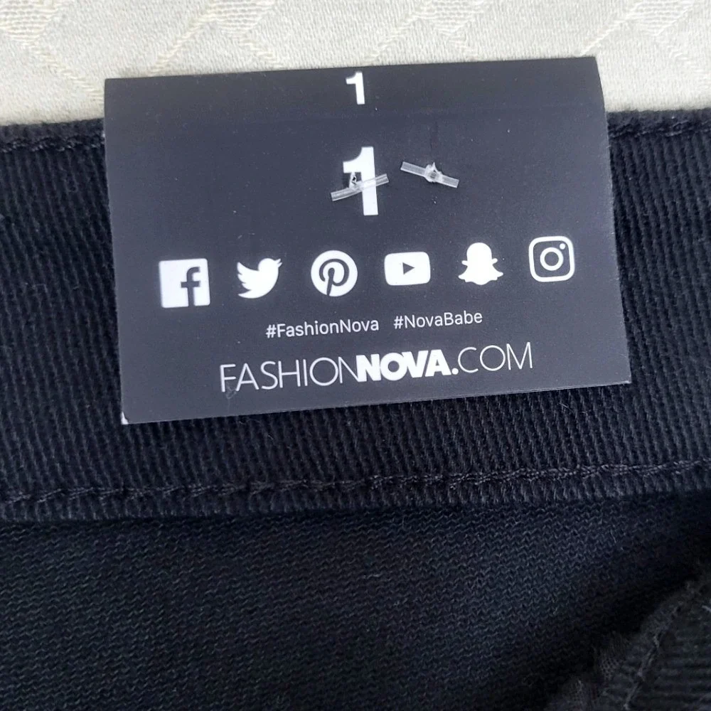 Fashion Nova black ripped distressed cutoff denim jean‎ shorts size 1